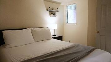 2 bedrooms, iron/ironing board, WiFi