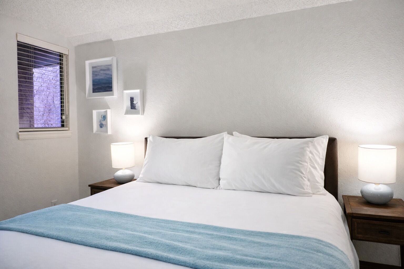 2 soverom, strykejern/-brett og internettilgang