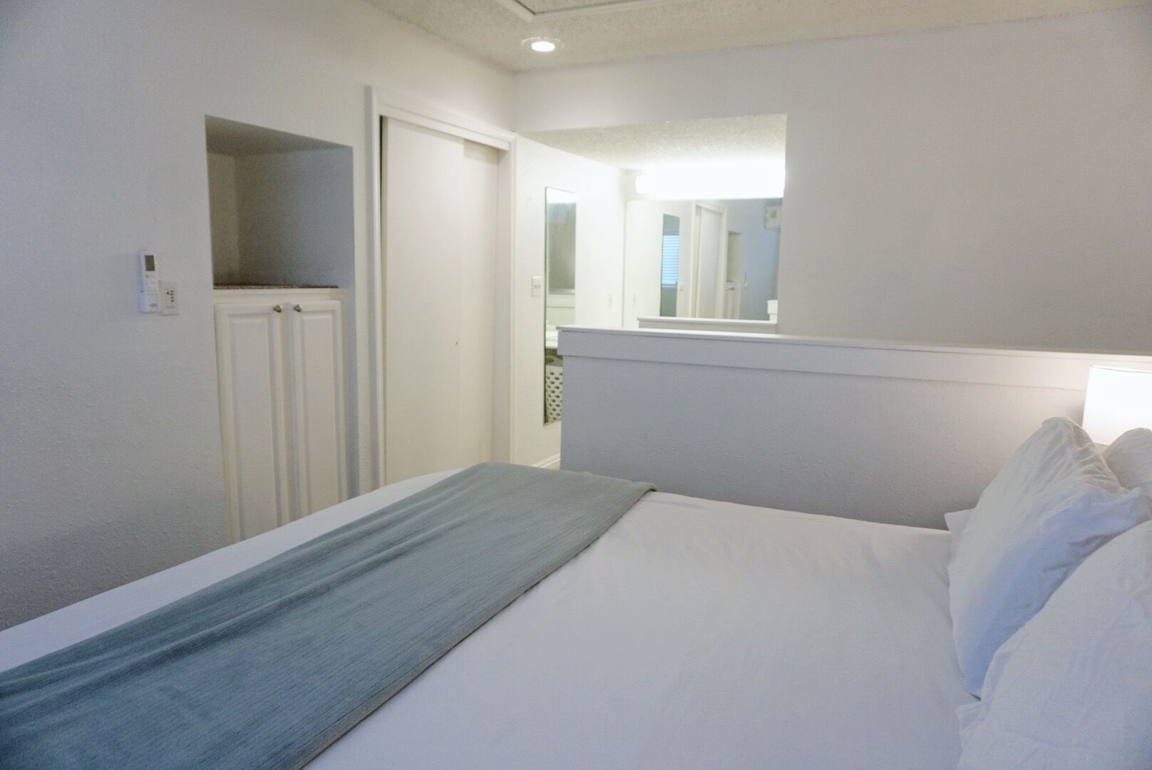 2 quartos, ferros/tábuas de passar roupa, acesso à internet