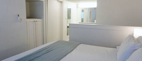 2 quartos, ferros/tábuas de passar roupa, acesso à internet