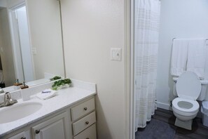 Baignoire, sèche-cheveux