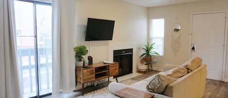 Fernseher, Kamin