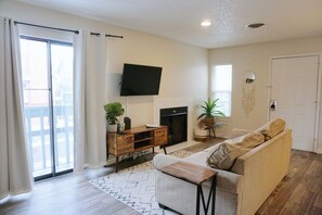 Televisie en een open haard