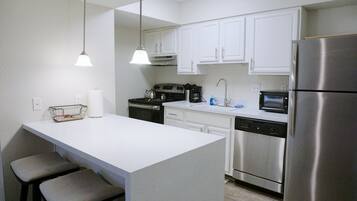 Utensilis de cuina, vaixella i coberteria