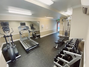 Fitness facility - King Bed * Down Town * Comfortable Studio Apt. (Salt Lake City)