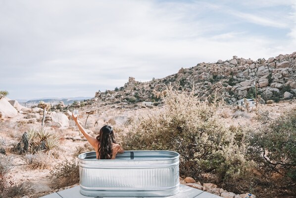 Outdoor spa tub