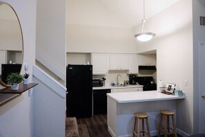 Cookware/dishes/utensils - Two Bedroom Loft, King Beds, Down Town Convenience (Salt Lake City)