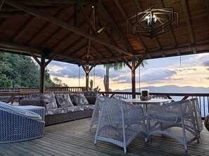 تناول الطعام بالخارج