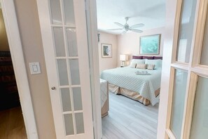 Exterior - Bay Oaks, 4th Floor Corner - Elevator (Siesta Key)