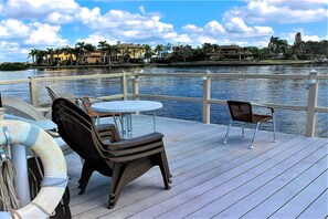 コンドミニアム (Bay Oaks, 4th floor corner - elevator) | 外観