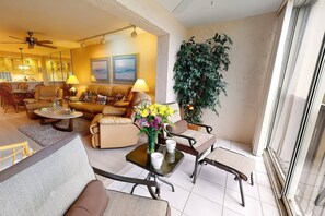 Condo (Bay Oaks, 4th floor corner - elevator) | Exterior