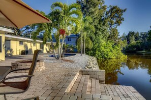 Bungalow (Peacock Bungalow  - right) | Property grounds