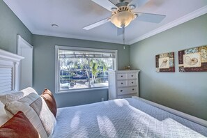 Bungalow (Peacock Bungalow  - right) | 2 bedrooms, free WiFi - Peacock Bungalow - Right (Siesta Key)