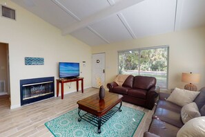 House (Peacock Bungalow - left) | Living room | TV - Peacock Bungalow - Left (Siesta Key)