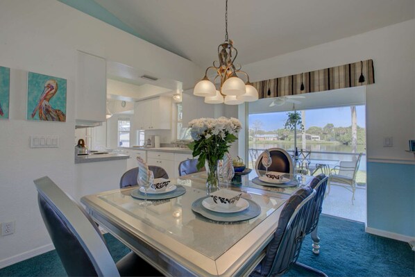 House (Smiling Dolphin) | Private kitchen | Fridge