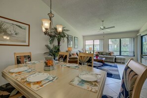 Lägenhet (White Pine Court) | Eget kök | Kylskåp, mikrovågsugn, spishäll och diskmaskin