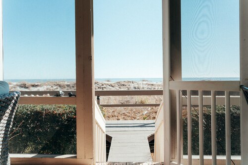 Fabulous first floor Oceanfront Mariner's Walk condo with pool access