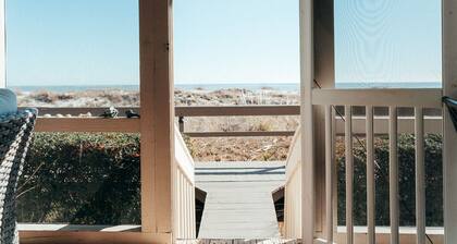 Fabulous first floor Oceanfront Mariner's Walk condo with pool access