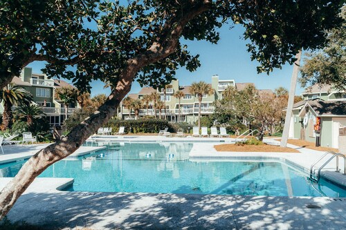 Fabulous first floor Oceanfront Mariner's Walk condo with pool access