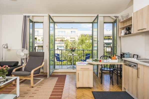 Apartment (Ruhiges Apartment mit Balkon #R26) | Außenbereich