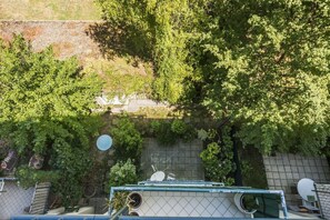 Apartment (Ruhiges Apartment mit Balkon #R26) | Unterkunftsgelände