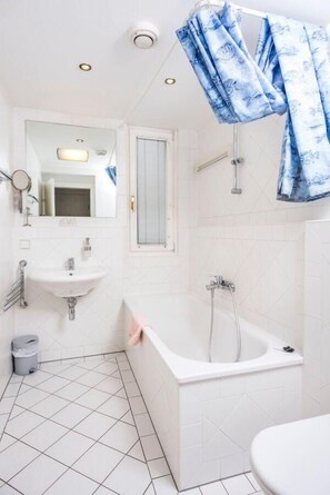 Lejlighed (Gartenapartment private Terrasse #R02) | Badeværelse