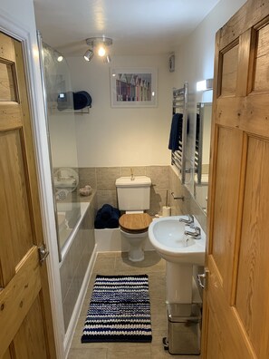 Apartemen, 1 Tempat Tidur Queen | Kamar mandi | Shower, pengering rambut,  dan handuk