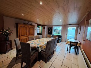 Cottage, Ensuite | Dining