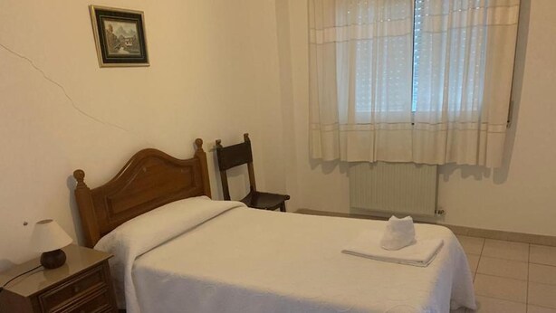 1 bedroom, internet - Room in Guest Room - Hostal Restaurante Seoane - Single Room (Oroso)