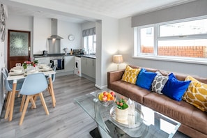 Bungalow Supérieur, salle de bains privée, vue mer | Bar lounge