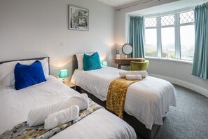 2 bedrooms, desk, iron/ironing board