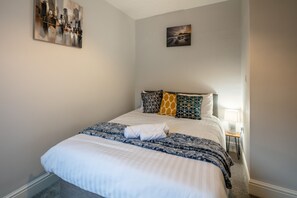 Superior Bungalow, Private Bathroom, Sea View | 2 bedrooms - Blue Rose Cottage (Llanelli)