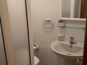 Phòng, 1 phòng ngủ, hút thuốc, sân hiên | Phòng tắm