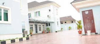 Easy Reachcourt Hotel