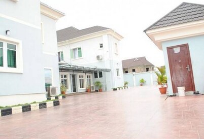 Easy Reachcourt Hotel