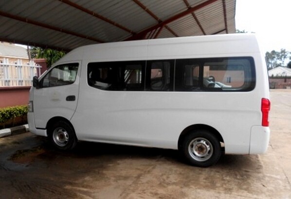 Parking - Hotel 7teen Limited-apartment Suite (Kaduna)