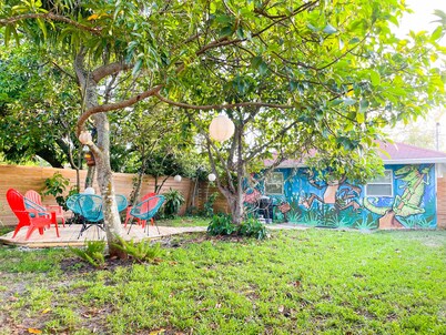 Delray Surf Shack- 4BD, Pet Friendly, Close to Downtown & Beach