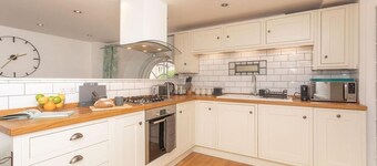 Panda Sanctuaries, Kensington Chapel Apartment