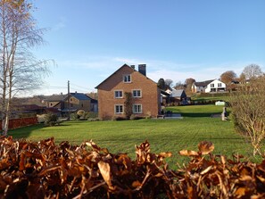 Casa de campo, suíte, vista para o jardim | Fachada