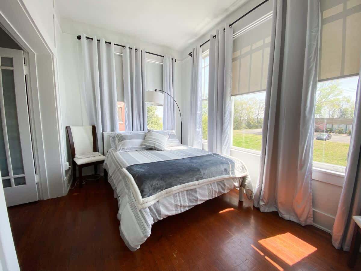 1 bedroom, desk, iron/ironing board, WiFi