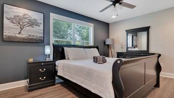 4 bedrooms, desk, iron/ironing board, free WiFi