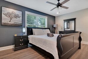 4 bedrooms, desk, iron/ironing board, free WiFi