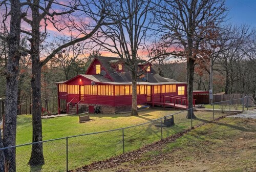 Salt Creek Cabin at Lake Tenkiller
