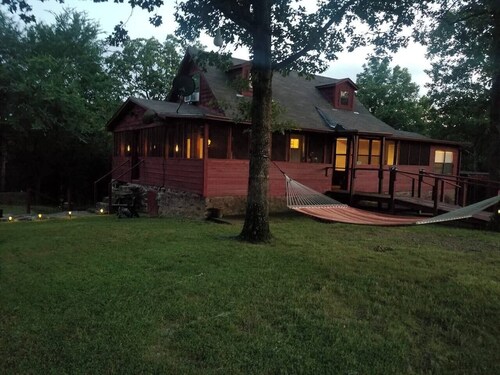 Salt Creek Cabin at Lake Tenkiller