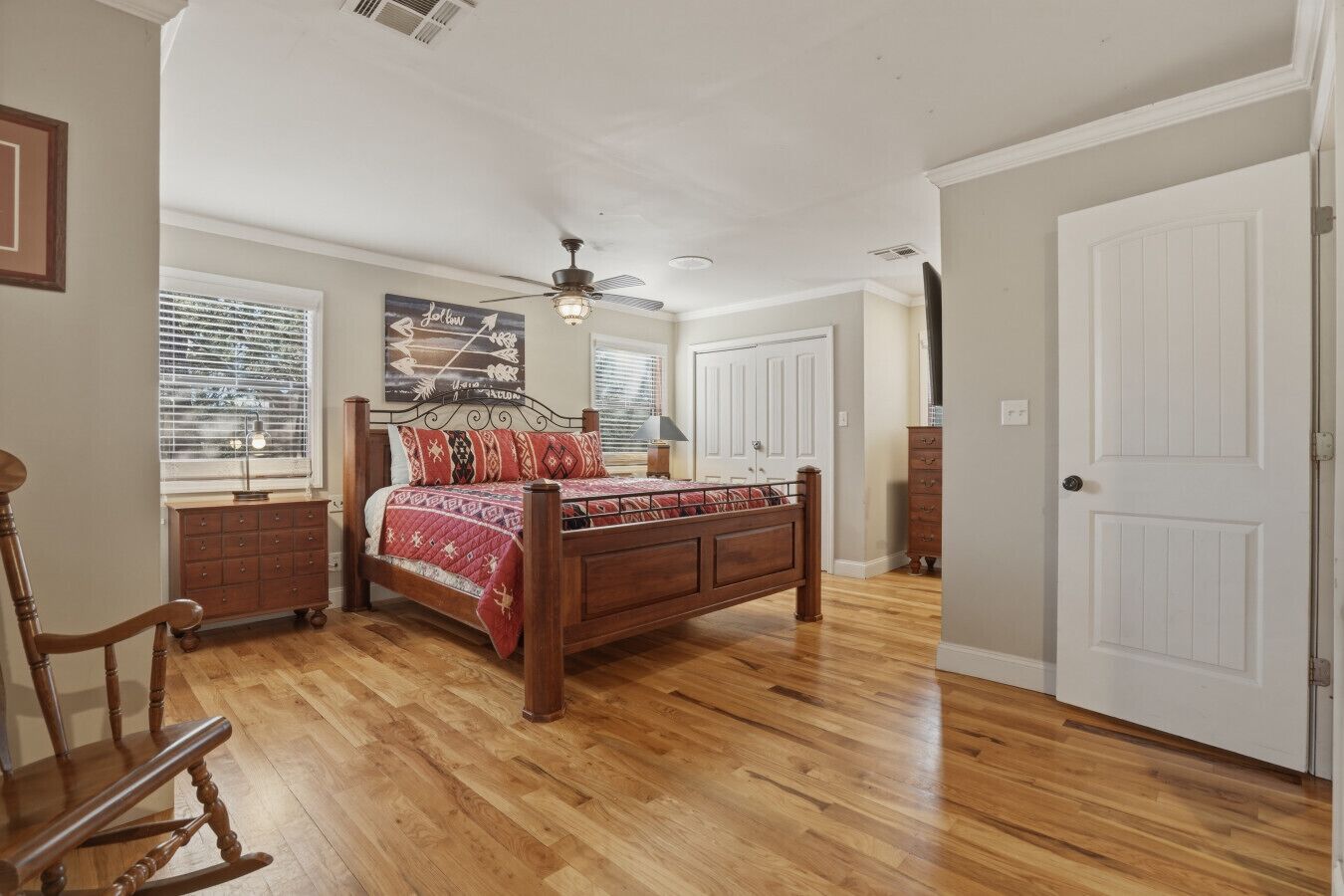 Bureau, fer et planche à repasser, lit parapluie, Wi-Fi gratuit