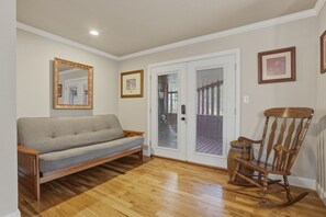 Smart TV, videogames, DVD player