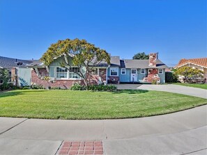 Exterior - $5000 Monthly Rental. Corporate Housing. Insurance Claims. Pets ok. Pay No Tax. (Anaheim)