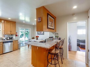 Fridge, microwave, oven, stovetop - $5000 Monthly Rental. Corporate Housing. Insurance Claims. Pets ok. Pay No Tax. (Anaheim)