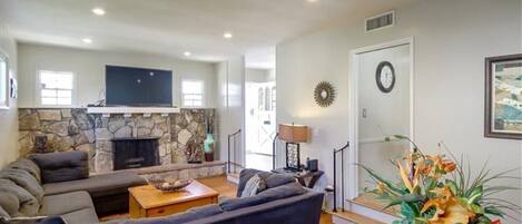 TV, fireplace, DVD player, books