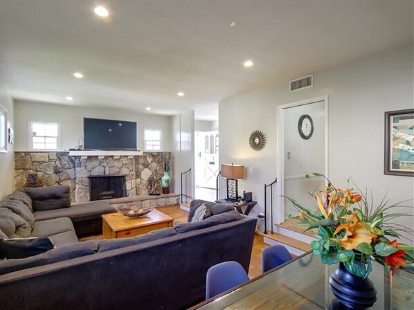 TV, fireplace, DVD player, books - $5000 Monthly Rental. Corporate Housing. Insurance Claims. Pets ok. Pay No Tax. (Anaheim)